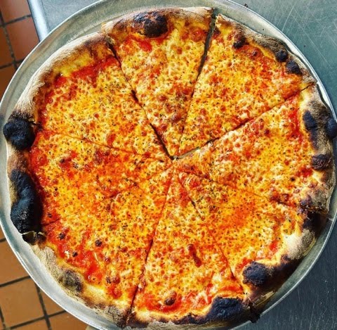 Charred crust cheese pizza